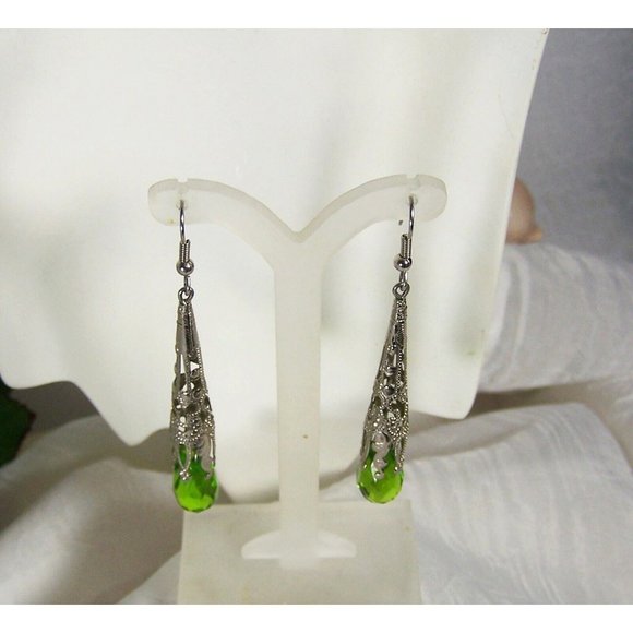 Filigree Cone Green Glass Drop Earrings Silver Tone Vintage Style - Picture 4 of 4